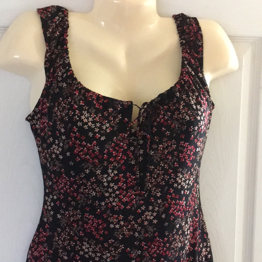 adorable dress size L. It is lined